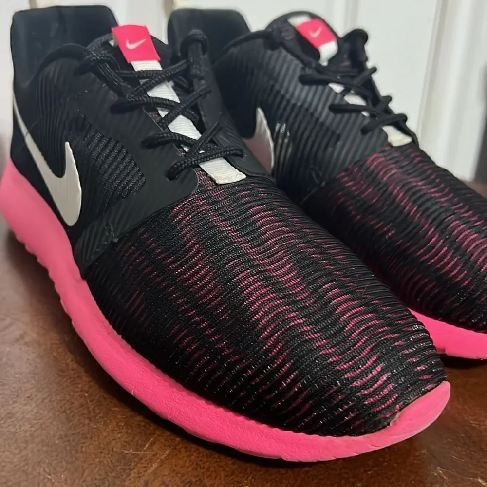 🔥🔥 NIKE ROSHE ONE FLIGHT WEIGHT GS BLACK PINK SHOES‎ Girls Sz 6.5Y 705486 002